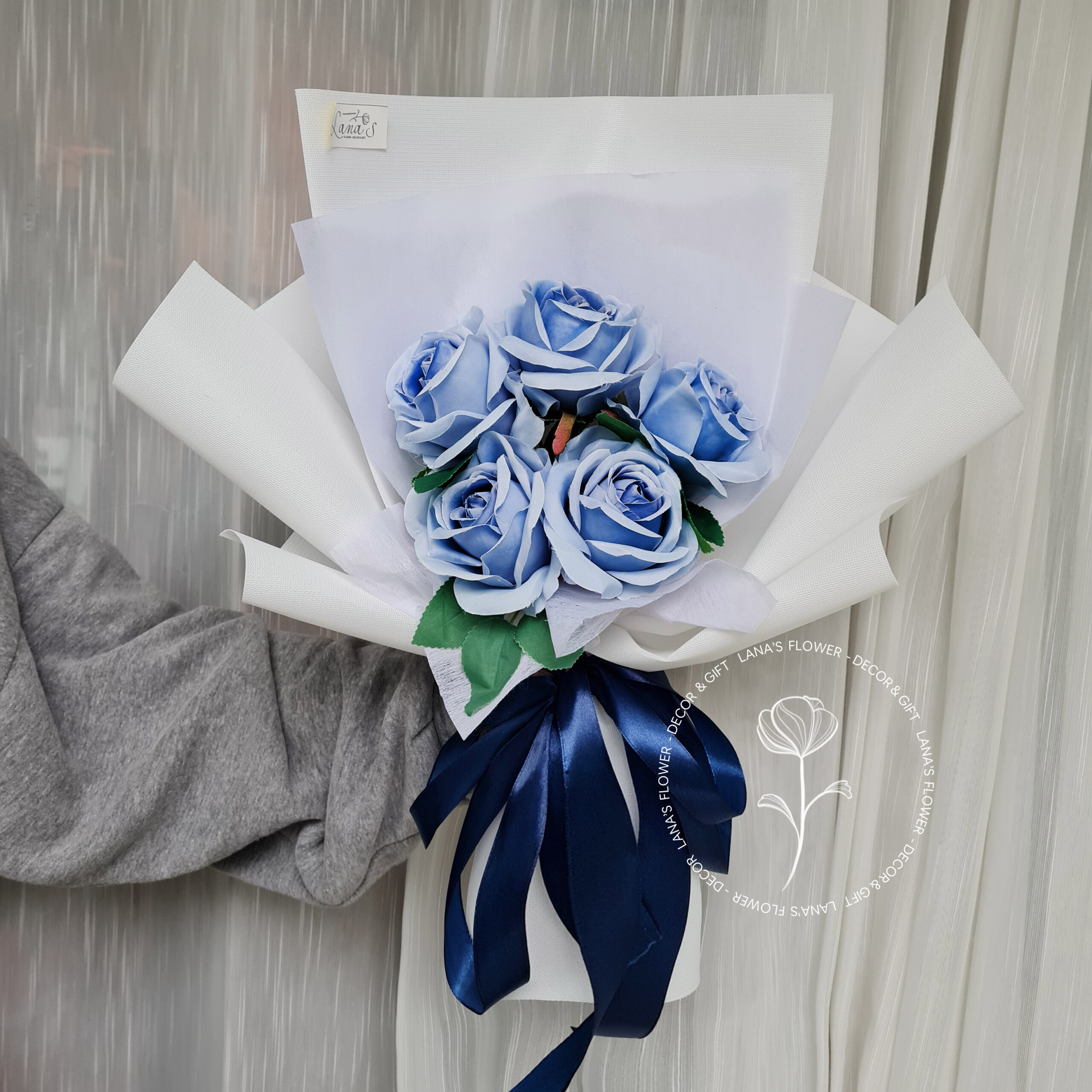 BÃ³ Hoa Lá»¥a Cao Cáº¥p - Blue Roses - Size M - Iris Florist